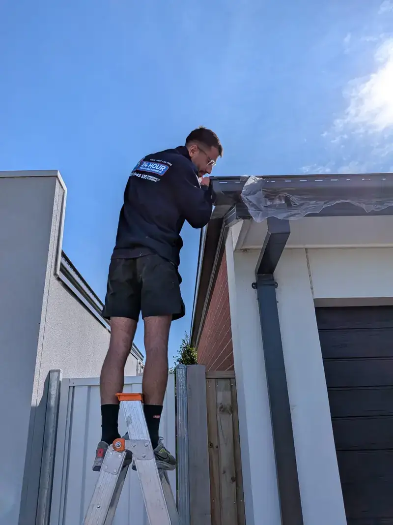 Roof plumber working on gutter in Richmond